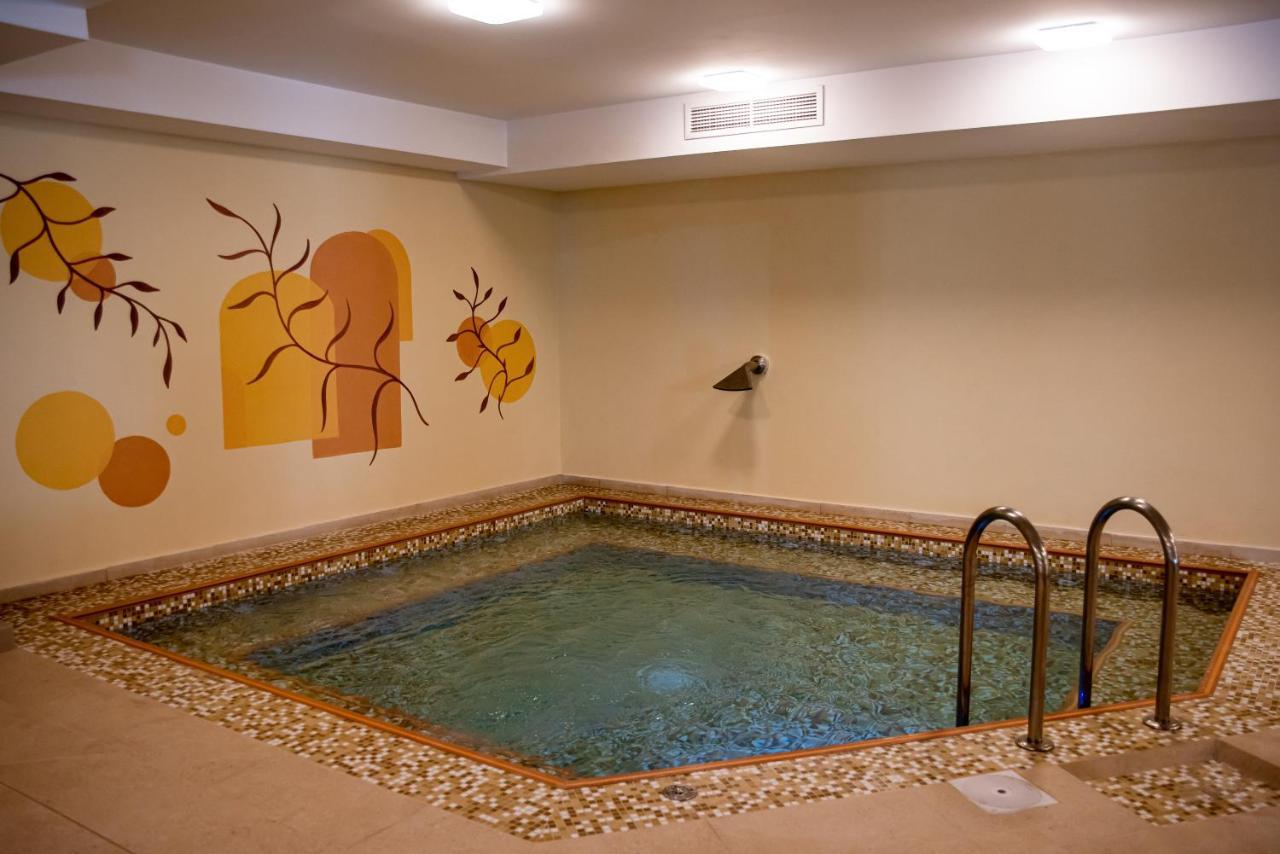 Fiald Hotel & Spa Бакэу Экстерьер фото