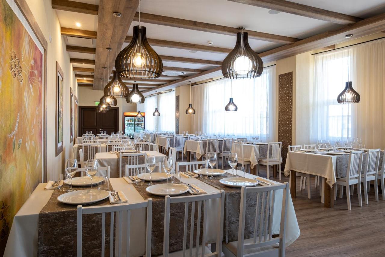 Fiald Hotel & Spa Бакэу Экстерьер фото