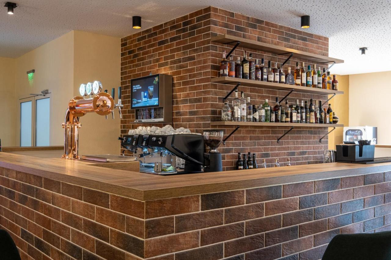 Fiald Hotel & Spa Бакэу Экстерьер фото
