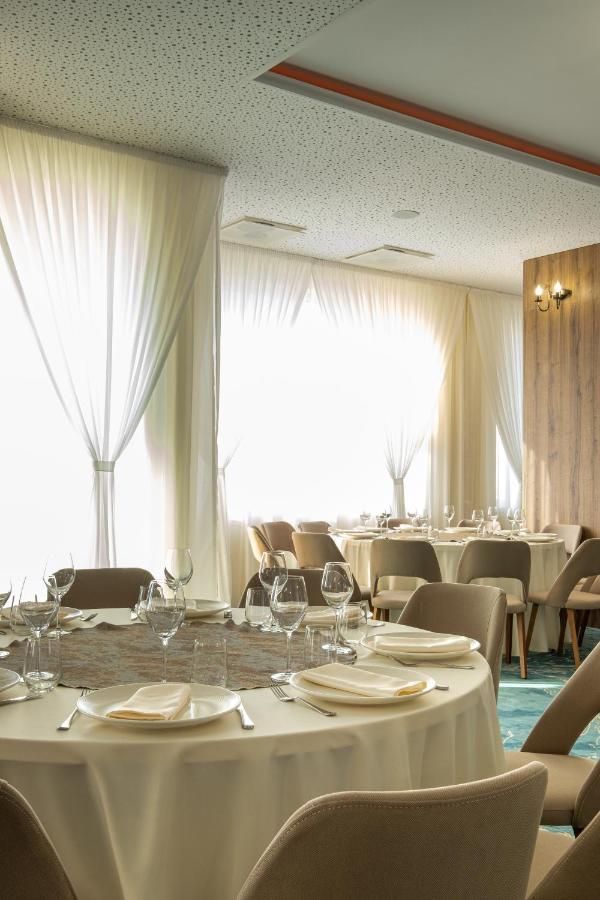 Fiald Hotel & Spa Бакэу Экстерьер фото